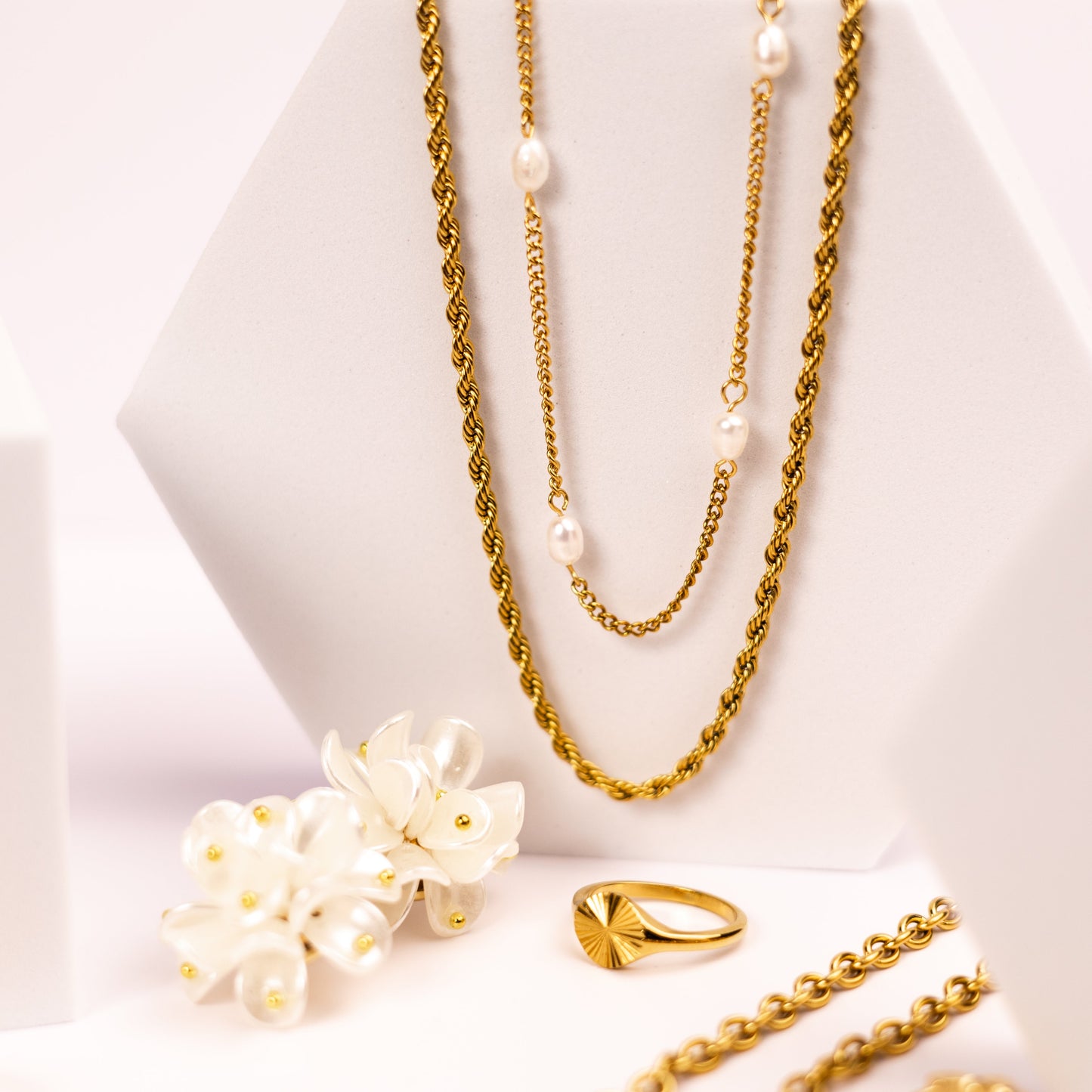 Fleur de Neige - White Hydrangea Polished Shell 14K Gold Plated Ear Studs