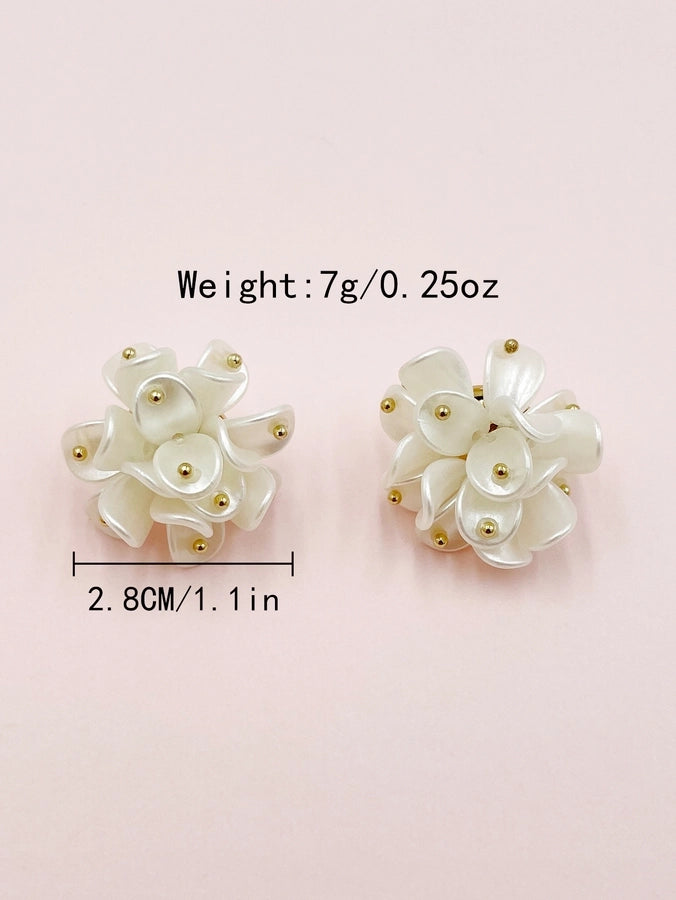 Fleur de Neige - White Hydrangea Polished Shell 14K Gold Plated Ear Studs