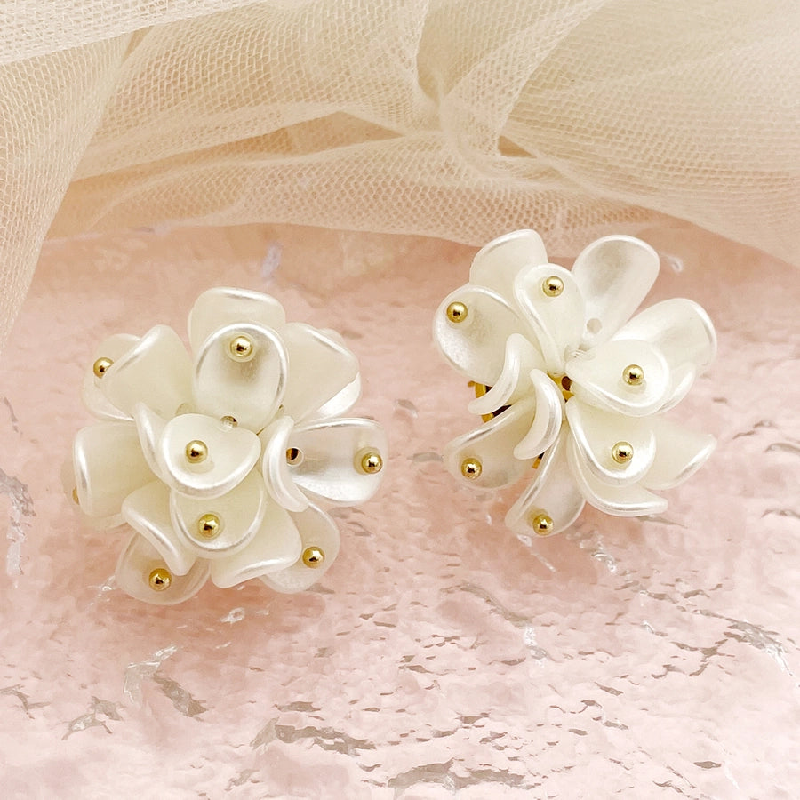 Fleur de Neige - White Hydrangea Polished Shell 14K Gold Plated Ear Studs